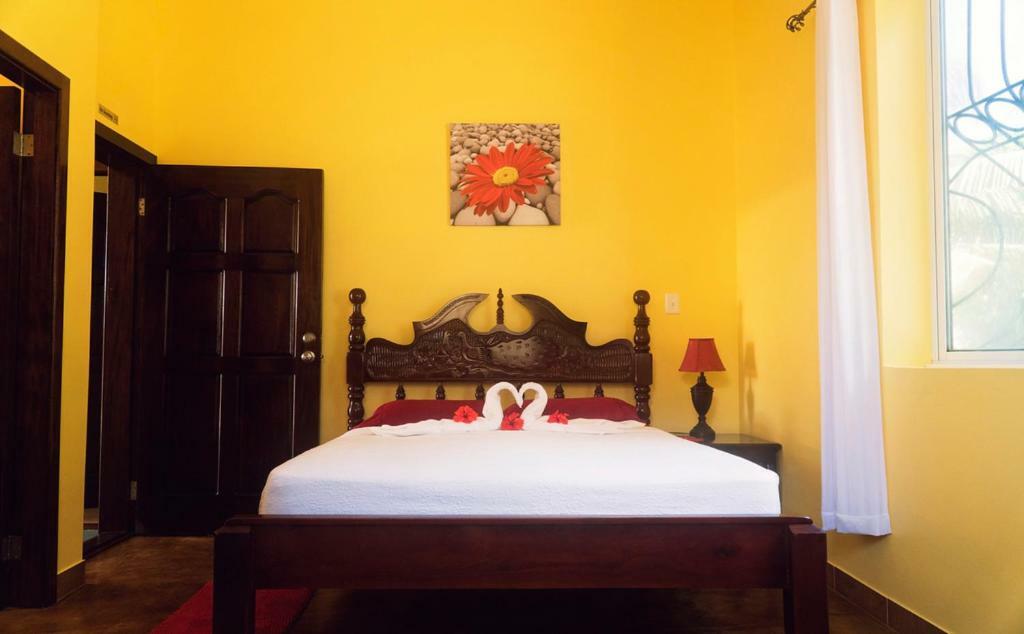 The White Horse Inn - Hopkins Village Beach Belize Zewnętrze zdjęcie